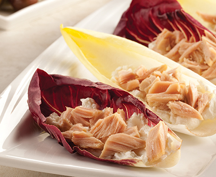 e.v.o.o.-yellowfin-tuna-with-roasted-garlic-endive-boats