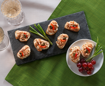 lemon-dill-salmon-crostini