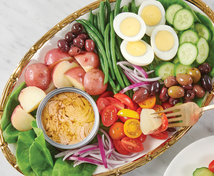 e.v.o.o.-roasted-garlic-yellowfin-tuna-niçoise-salad